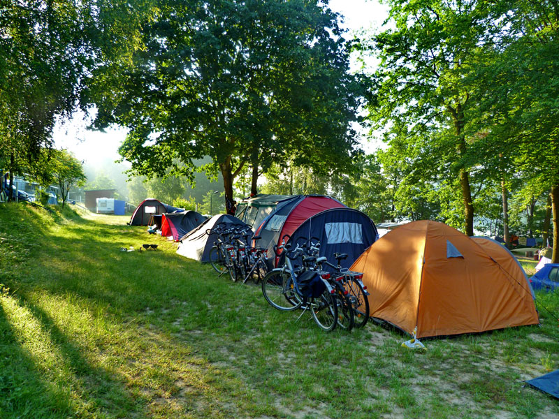 Zelte auf dem Campingplatz