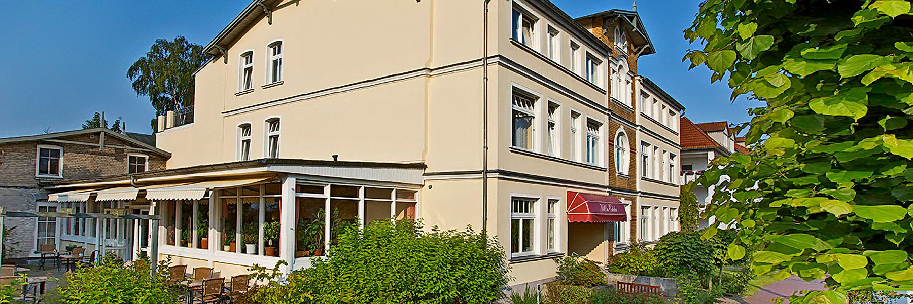 Terrasse und Wintergarten - Villa Edda (Hotel-Garni - Ferienwohnungen - Appartements)