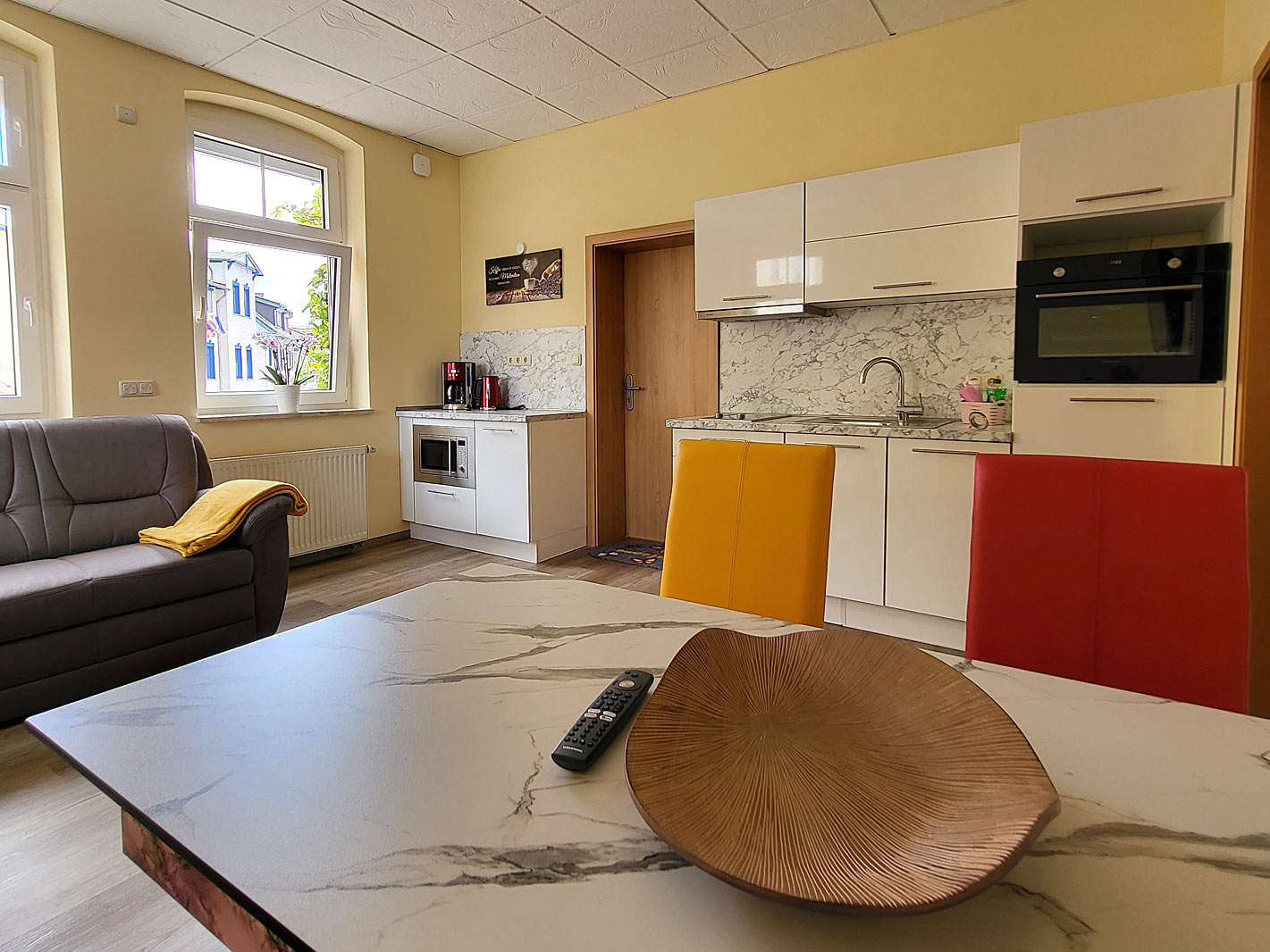 Wohnraum mit offener Küche